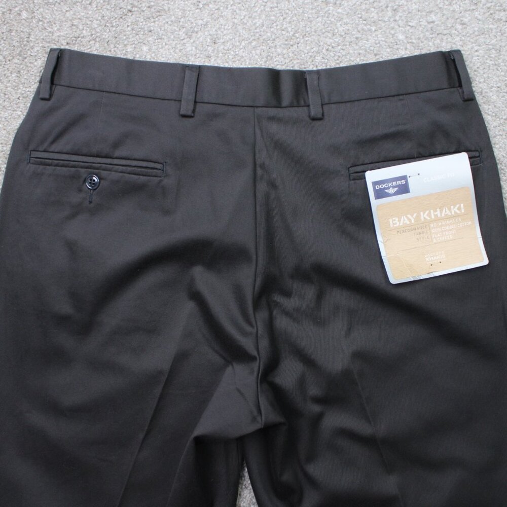 Dockers Pants NWT Mens 34x32 Brown Bay Khaki No Wrinkles Flat Front Chino Cuffed